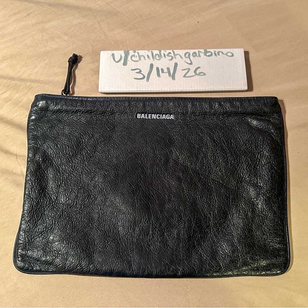 ‼️SOLD‼️The Balenciaga Clutch in Lambskin